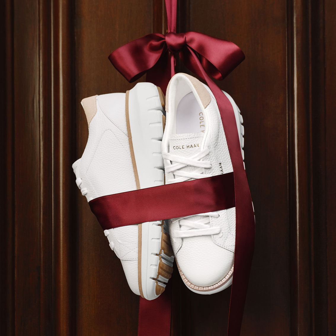 <strong>WOMEN'S SHOES</strong>