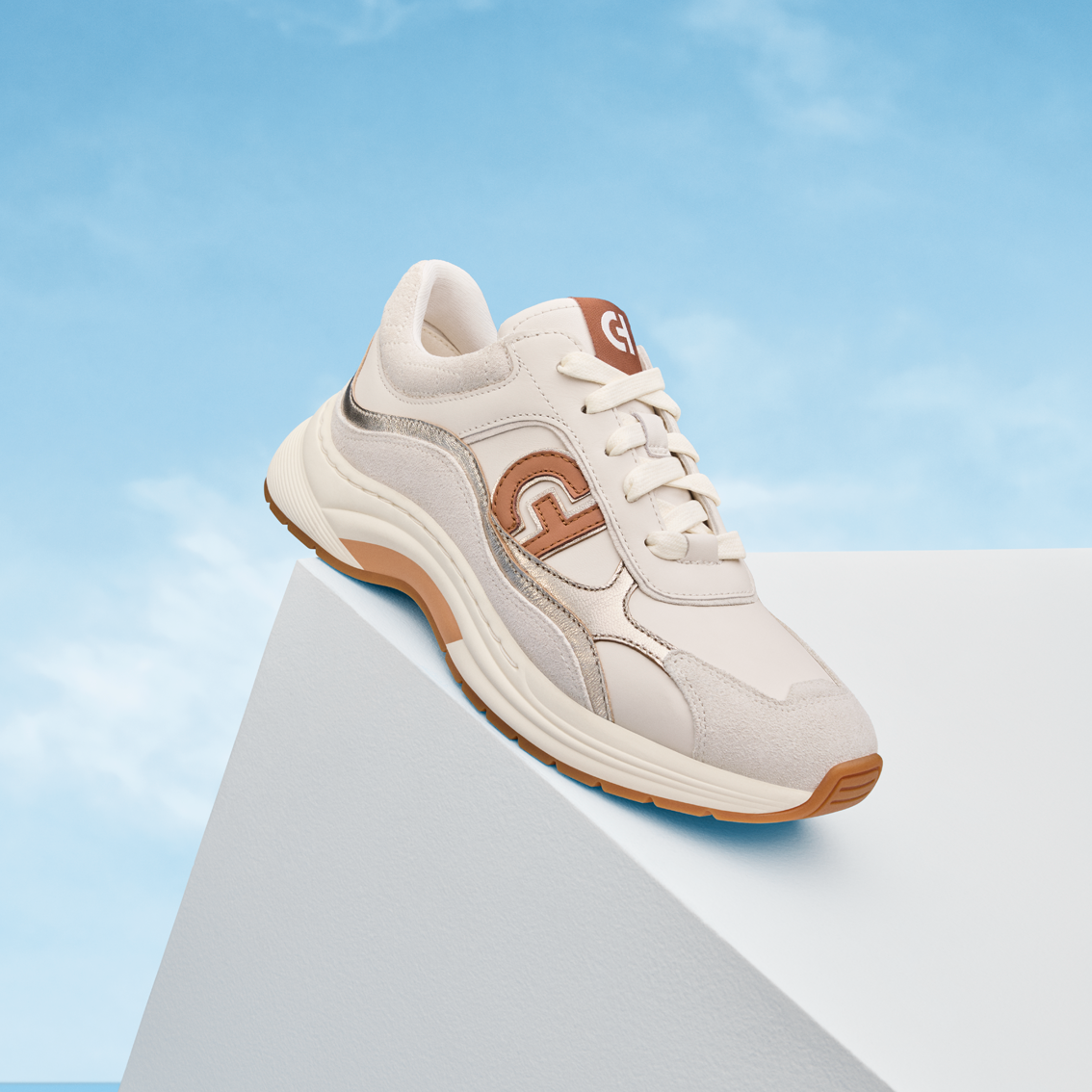 <strong>WOMEN'S SHOES</strong>